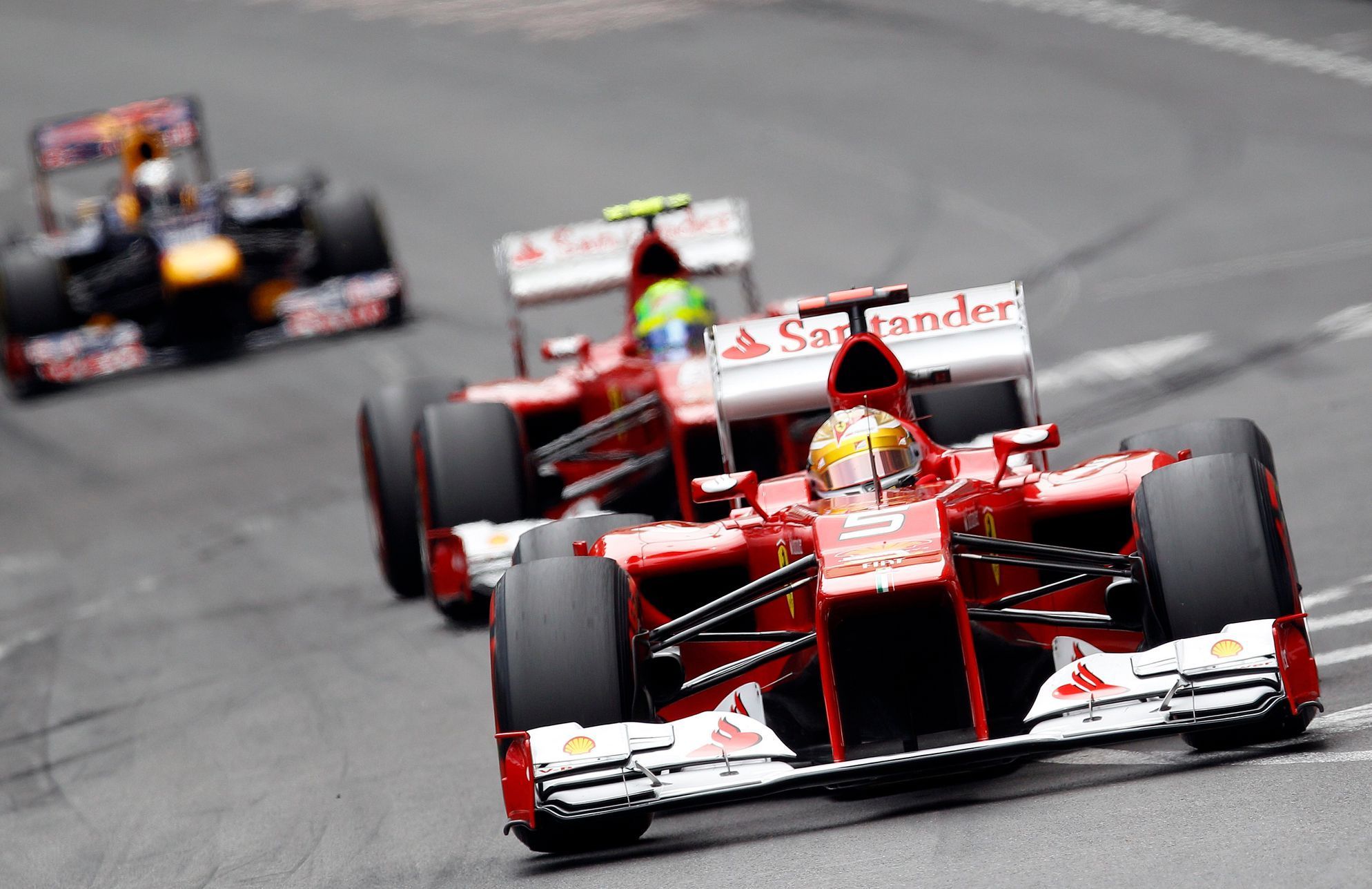Fernando Alonso a Felipe Massa v Monaku