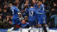 Zima ale zprvu určitě nebyla fanouškům Chelsea na Stamford Bridge. Juan Mata poslal domácí do vedení už v 6. minutě.