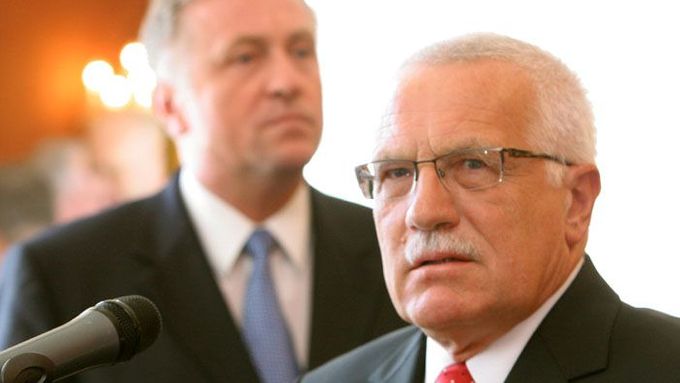 "Jsem přesvědčen, že vláda v tomto složení bude zárukou pokračování našeho polistopadového demokratického vývoje," uvedl po jmenování Václav Klaus.