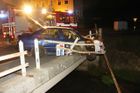 Zběsilá jízda opilého řidiče skončila nehodou na mostě