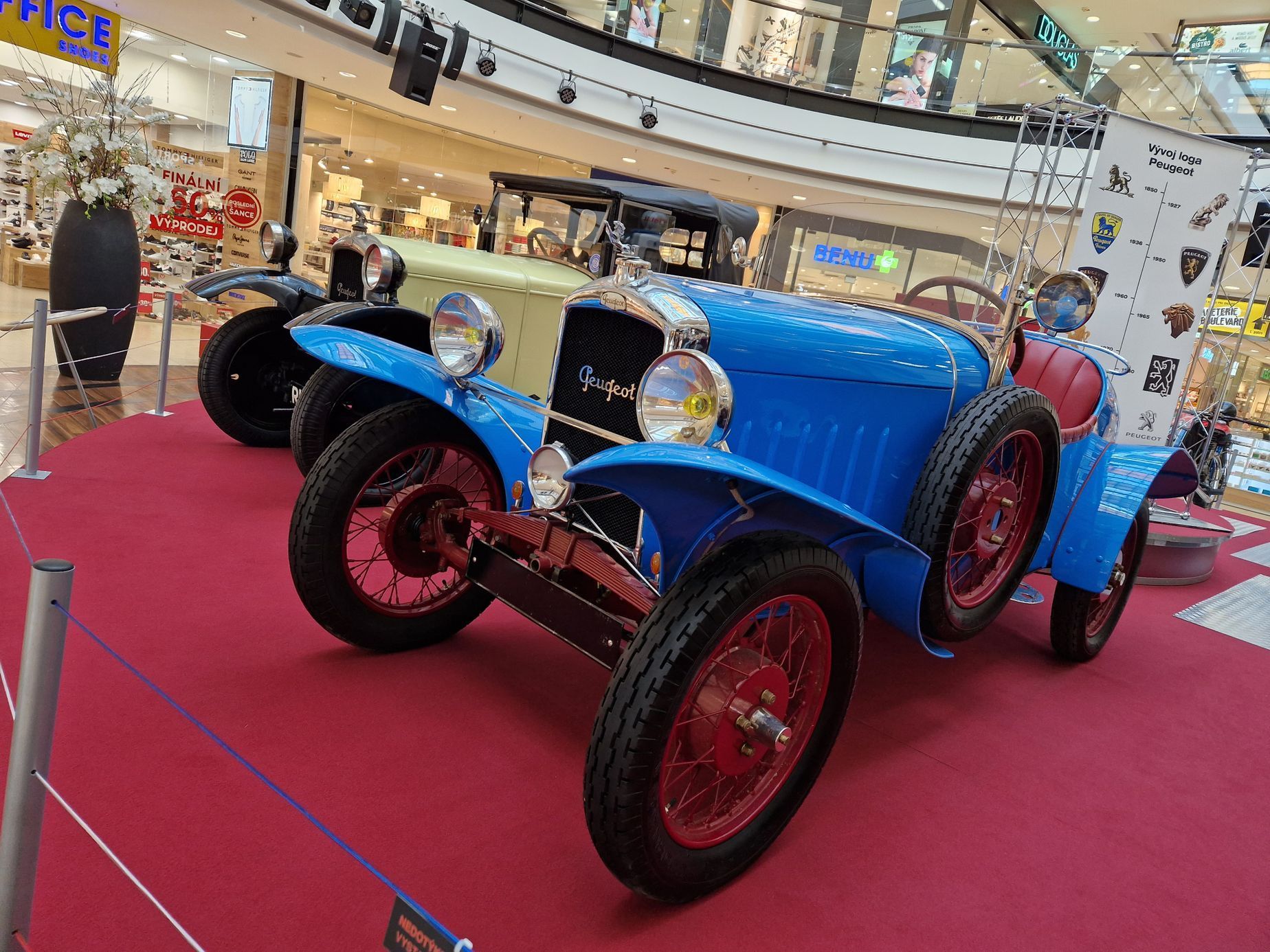 Peugeot výstava Arkády Pankrác