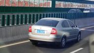 Škodovky, které se tu vyrábějí, jsme skutečně viděli i na silnicích
