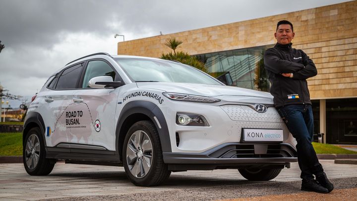 Ne vlakem, ale autem do Busanu. Elektrické Hyundai Kona jede přes půl světa do Koreje