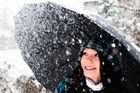 V Česku bude o víkendu ve vyšších polohách dál sněžit, teploty zůstanou kolem nuly