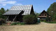 Architekt Josef Gočár je vyprojektoval začátkem 20. let minulého století jako byt správce letiště a čekárnu s občerstvením - dnes bychom řekli terminál.