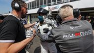 Německý autoklub ADAC pořádá kromě jiných i šampionát cestovních vozů TCR Germany. První dva dvouzávody coby host absolvoval Petr Fulín. V neděli se český pilot doma dočkal triumfu.