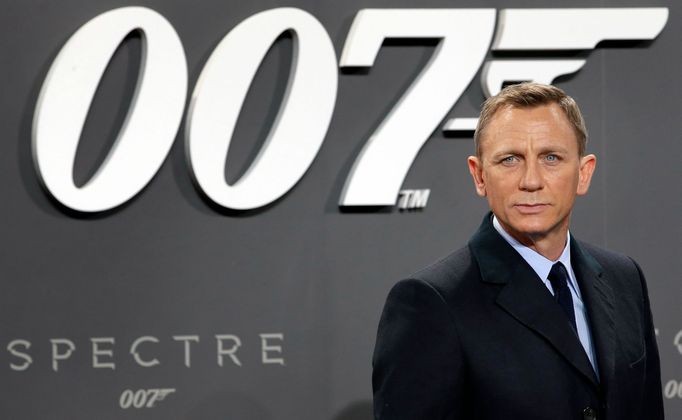 Jamese Bonda v novém filmu opět hraje Daniel Craig. Na snímku je z premiéry předešlé bondovky Spectre.