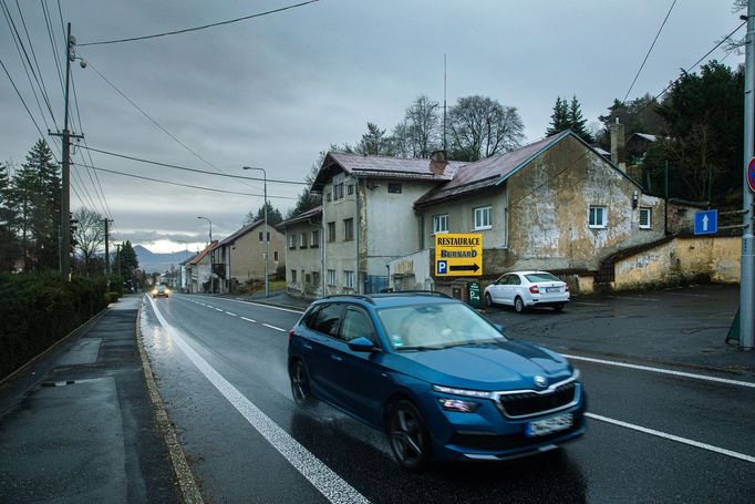 Cínovec a jeho okolí, kde stát plánuje těžit lithium.