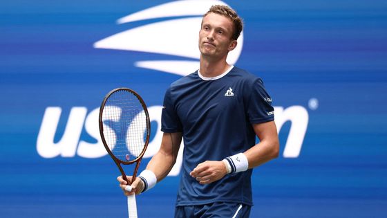 Jiří Lehečka  ve čtvrtfinále US Open proti Carlosi Alcarazovi
