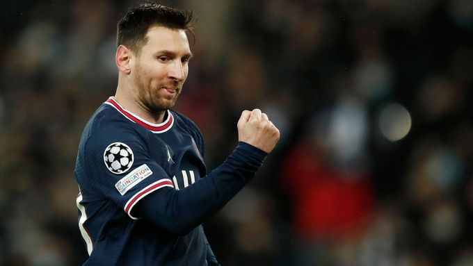 Lionel Messi slaví jednu z branek do sítě Brugg.