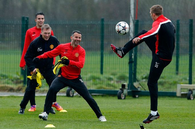 Manchester United's Van Persie, manager Moyes and Giggs laugh as Darren Fletcher jumps for the ball during a training session at the club's Carrington training complex in