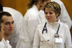 Lékaři-rebelové přijdou o víc peněz, než si vybojovali