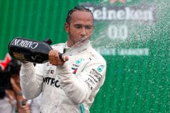 Hamilton překvapil. Neví, zda bude pokračovat v Mercedesu, chce roztáhnout křídla
