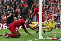 Vedoucí Arsenal remizoval na hřišti Liverpoolu 2:2, Salah neproměnil penaltu