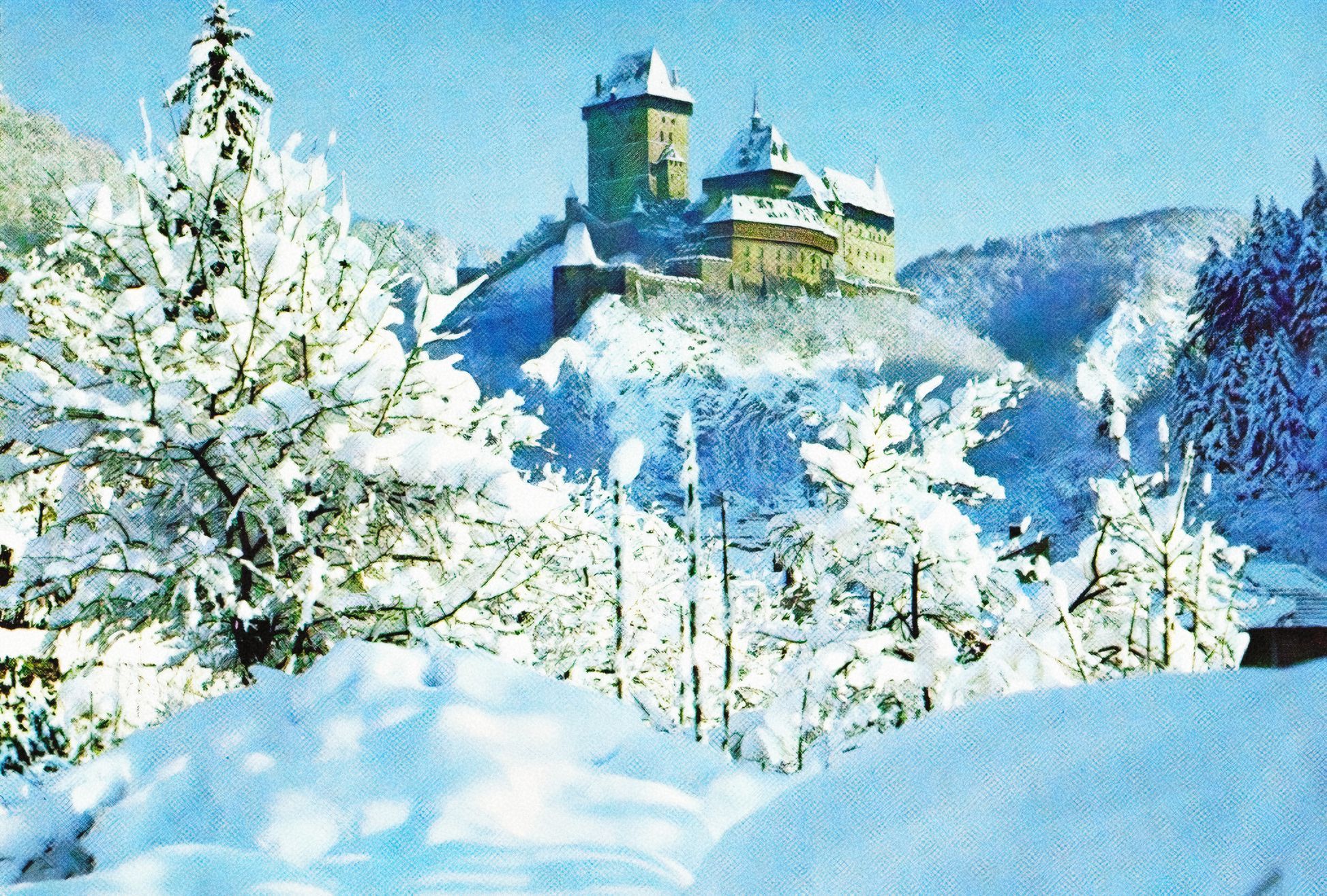 Fotogalerie / Karlštejn / Karlštejnu je už 665 let. Nejznámější hrad v Česku slaví výročí svého otevření.