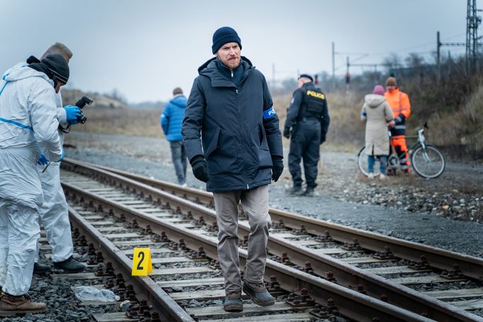 Záběr z nové řady seriálu Kriminálka Anděl. Na snímku David Švehlík jako kapitán Benkovský.