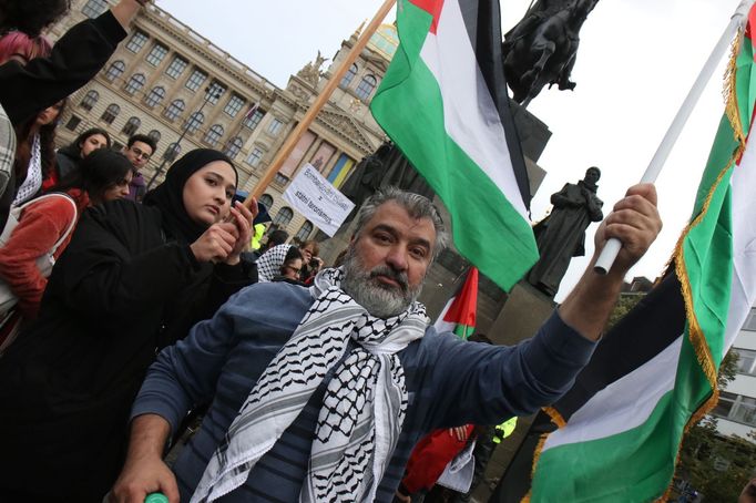 Demonstrace za Palestinu na pražském Václavském náměstí (15. 10. 2023).
