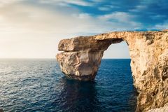 Tuto krásu už si nevyfotíte. Malta přišla o přírodní skalní bránu známou jako Azurové okno