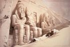 Velký chrám v Abú Simbelu. Chrám byl objeven v roce 1813, v době Robertsovy cesty po Egyptě to byl tedy objev starý jen něco přes pětadvacet let.