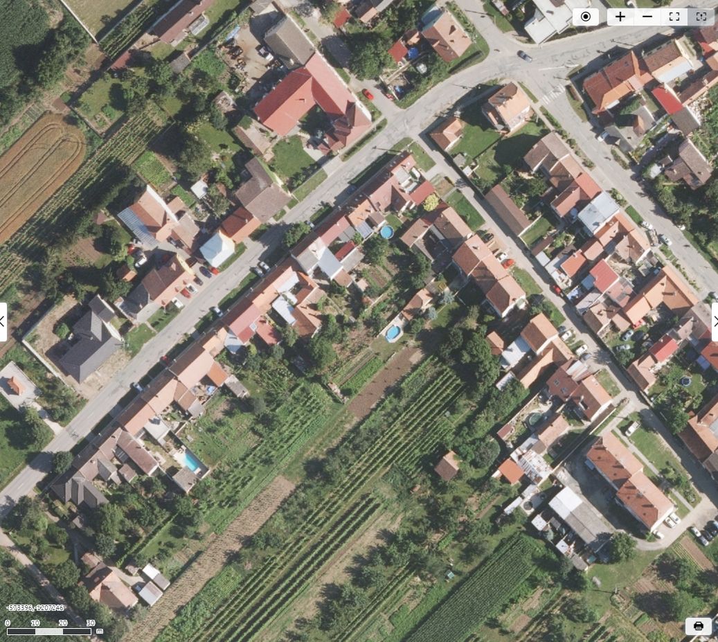 Jednorázové užití / Fotogalerie / Srovnávací letecké snímky ukazují zkázu i postupnou obnovu po tornádu