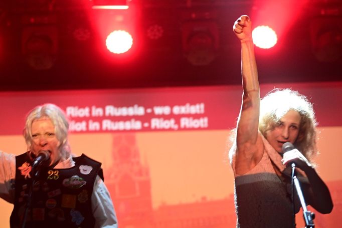Vystoupení skupiny Pussy Riot v pražské Meetfactory.
