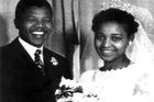Manželství za několik let skončilo. V roce 1957 si Mandela bere za ženu Winnie Madikizelu.