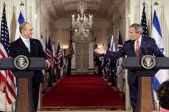 Bush tlačí Izrael k jednání s Palestinci