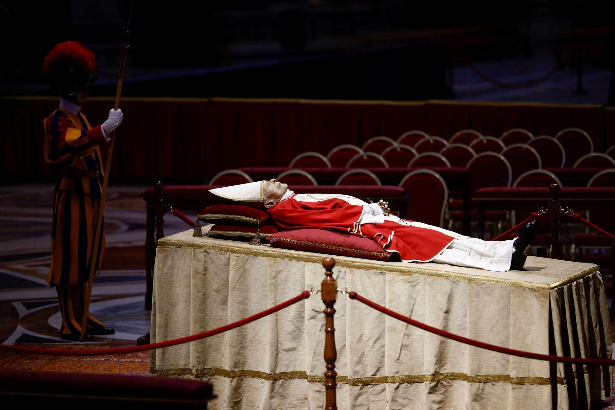 Papež, Benedikt XVI., Vatikán, pohřeb