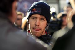 Naštvaný Vettel po kolizi označil soupeře za idiota
