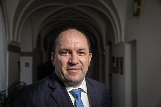 "Pokud lidé, kteří bojují za areál a chov, seženou  solventního důvěryhodného kupce, tak jsem připraven se s ním sejít," uvedl předseda KDU-ČSL a ministr Marek Výborný.