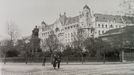 Palác Gresham v Budapešti na snímku z roku 1907.