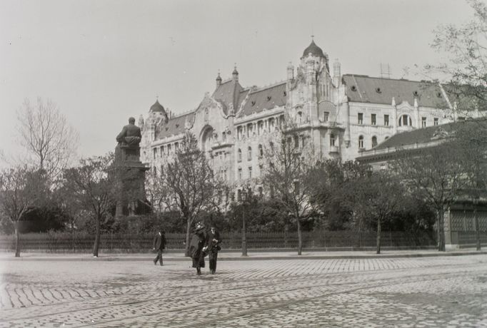 Palác Gresham v Budapešti na snímku z roku 1907.