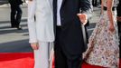 Canadian film director James Cameron and wife Suzy Amis, pose on the red carpet at the world premiere of 'The Hobbit - An Unexpected Journey' in Wellington November 28, 2012. REUTERS/Mark Coote (NEW ZEALAND - Tags: ENTERTAINMENT) Published: Lis. 28, 2012, 9:28 dop.