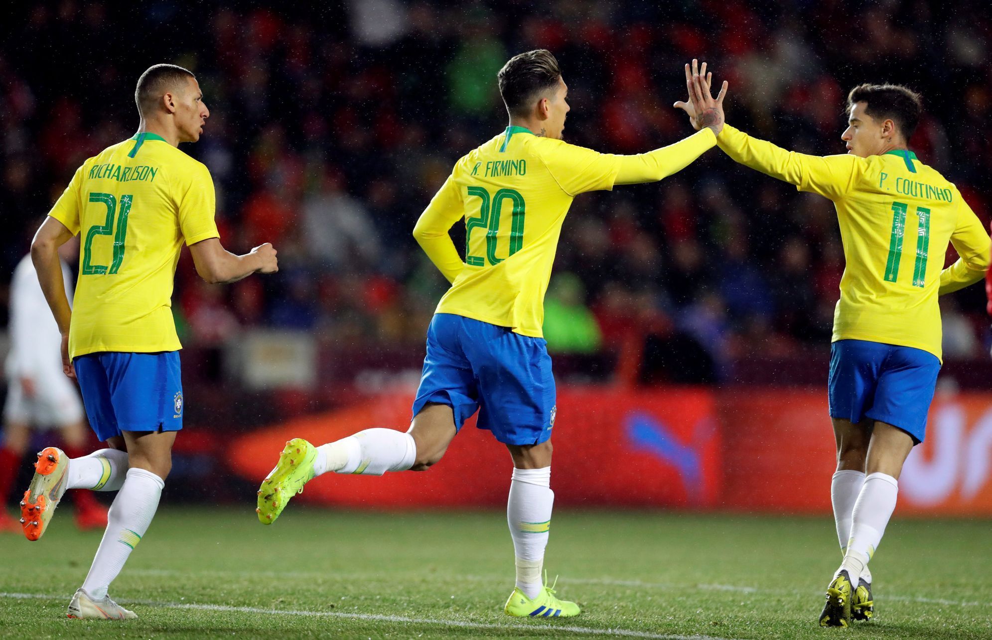 Brazilci slaví gól na 1:1 v přátelském zápase Česko - Brazílie.
