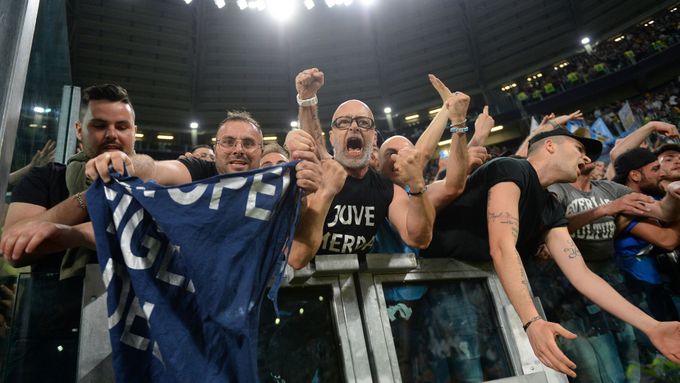 Přivítání fotbalistů Neapole po výhře v Turíně
