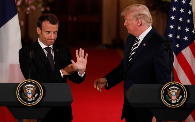 Emmanuel Macron na návštěvě u Donalda Trumpa v Bílém domě.