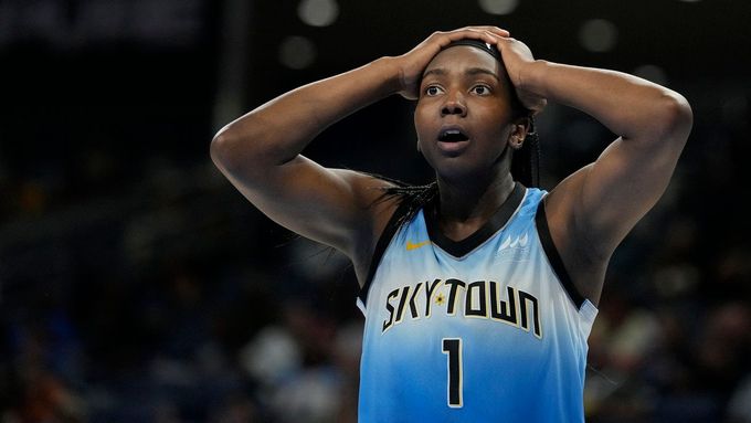 Elizabeth Williamsová z týmu Chicago Sky nevěřila vlastním očím, když uviděla, co leží na palubovce.