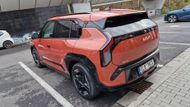 Vnější design odpovídá aktuálnímu stylu korejské automobilky, základem je pak platforma E-GMP. Ovšem jen se 400V architekturou.