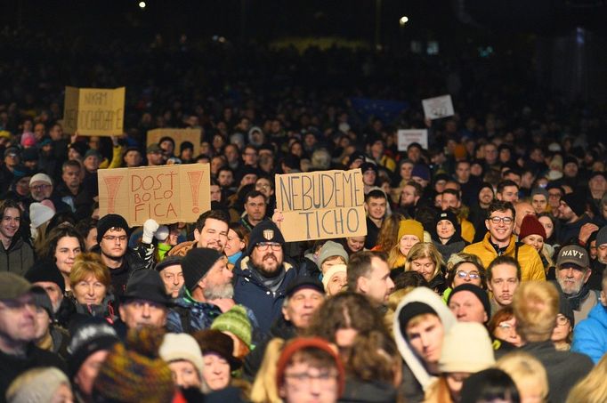 Protivládní protest, který svolaly opoziční strany na Slovensku v reakci na snahu vládu zrušit elitní útvar prokuratury.