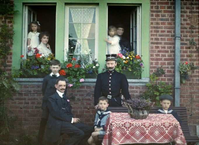 Autochrom  byl raný proces barevné fotografie patentovaný roku 1903 bratry Lumièrovými a komerčně vyráběný v letech 1907 až 1935.