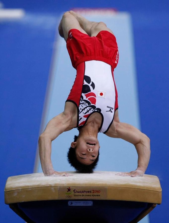 Japonec Yuya Kamoto během kvalifikace mužů na singapurských Olympijských hrách mládeže.