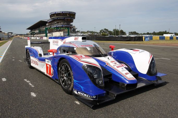 Toyota přivezla do Le Mans nový hybrid TS030.