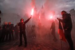 Po demostraci na Staroměstském náměstí policie podezírá 14 lidí z trestného činu