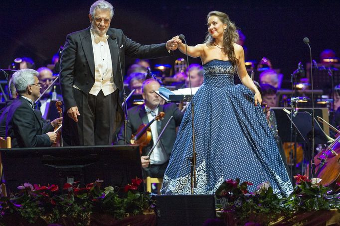 Sopranistka Adriana Kučerová a španělský pěvec Plácido Domingo.