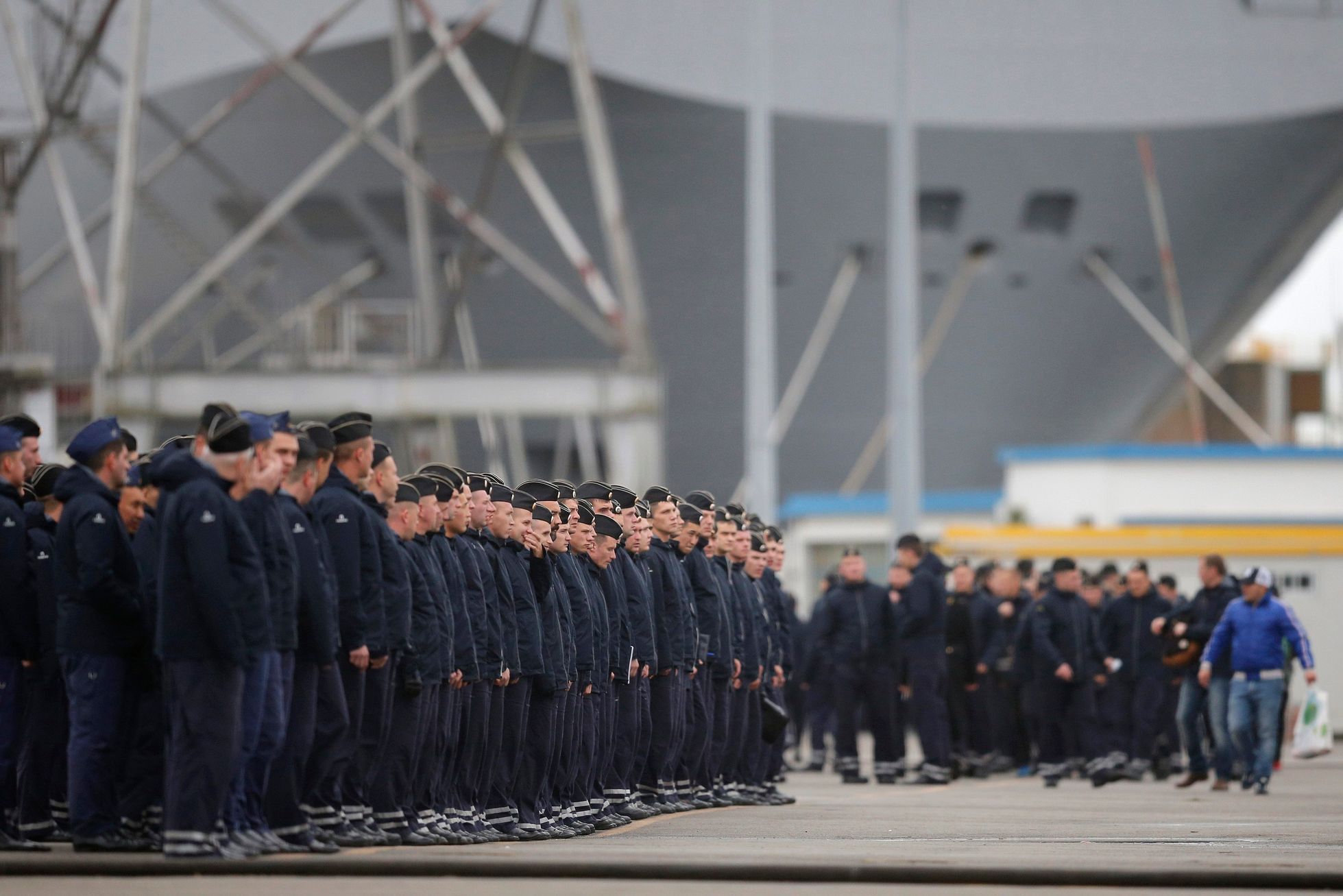 Ruští námořníci opustili Francii, kde se učili s lodí třídy mistral