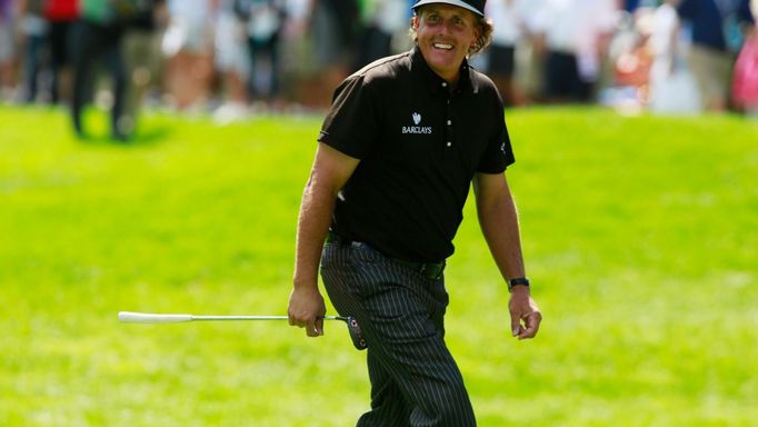 Americký golfista Phil Mickelson v prvním kole Mistrovského turnaje BMW 2012 v americkém Carmelu.