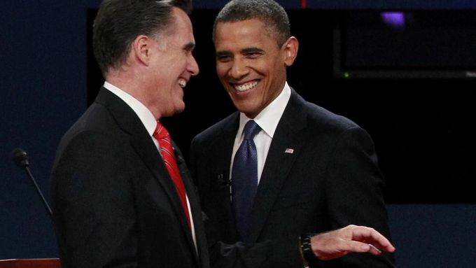 Po skončení duelu se na sebe usmívali oba, důvod k tomu měl však jen Romney. Obamovi poradci přiznali, že prezident si při odchodu z pódia vůbec nebyl vědom toho, jak těžce duel prohrál.