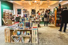 Knihobot otevřel v Praze své první knihkupectví, chce i pořádat akce