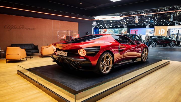 Milovnice třetích cest překvapila Brusel normálním autem, za hvězdu je Alfa Romeo