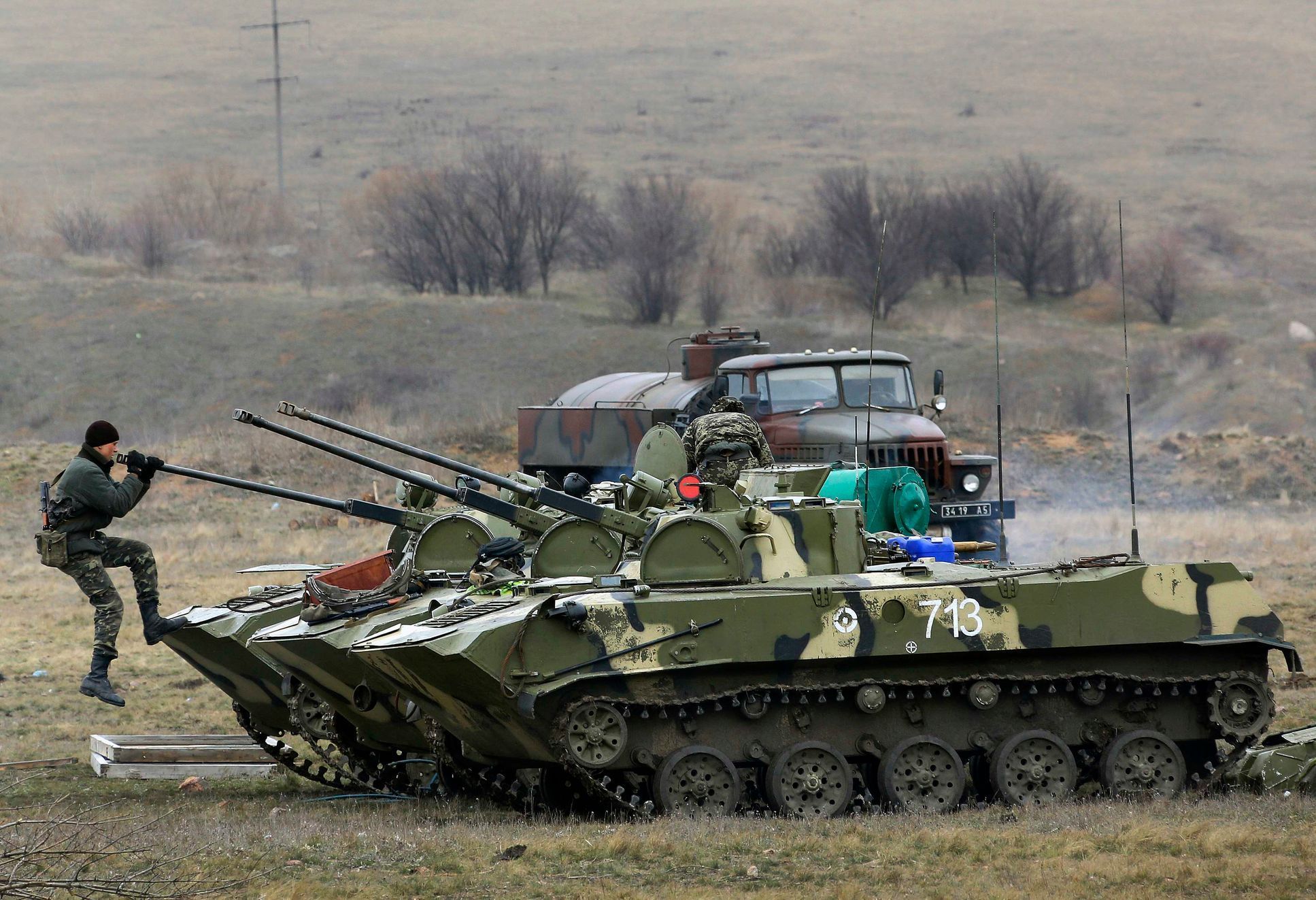 Ukrajinská armáda u hranic s Krymem